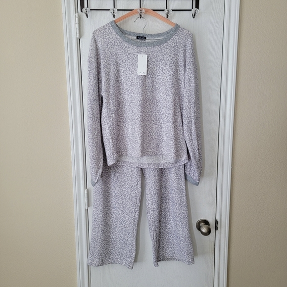 Splendid 2 Piece Pajama Set - Picture 1 of 10
